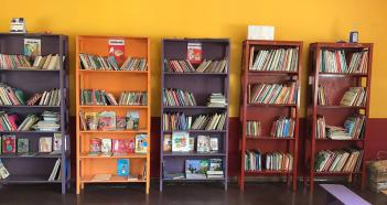 Une école une bibliothèque